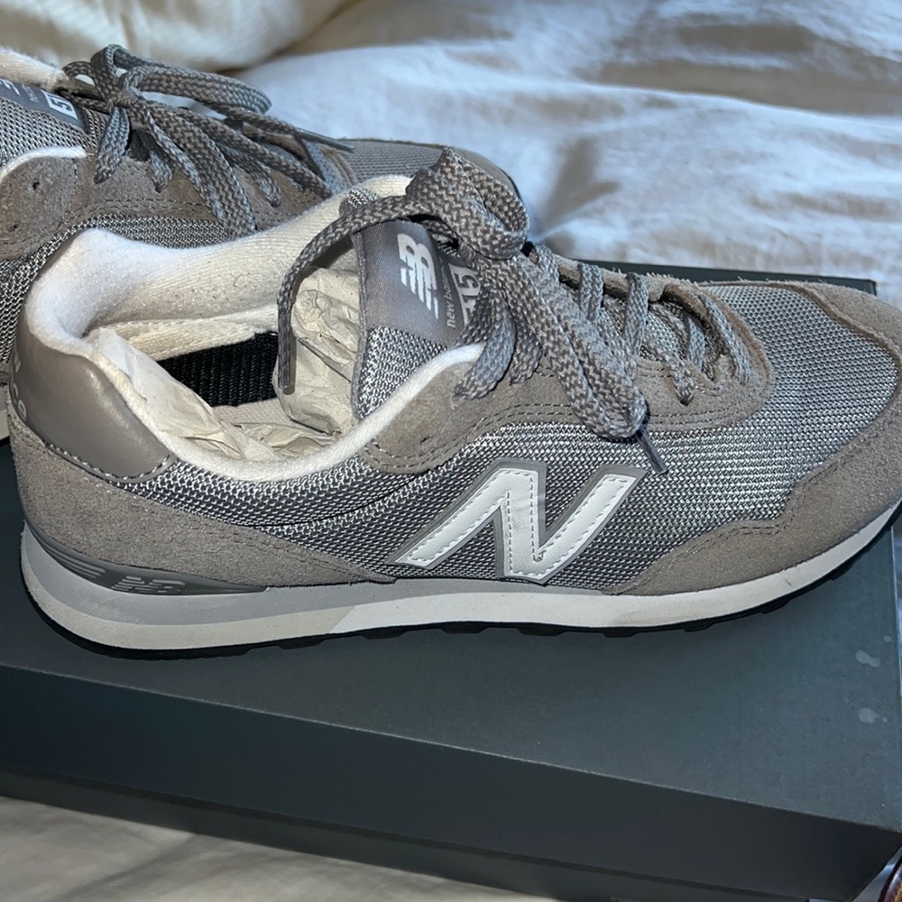 New balance - Picture 2 of 3